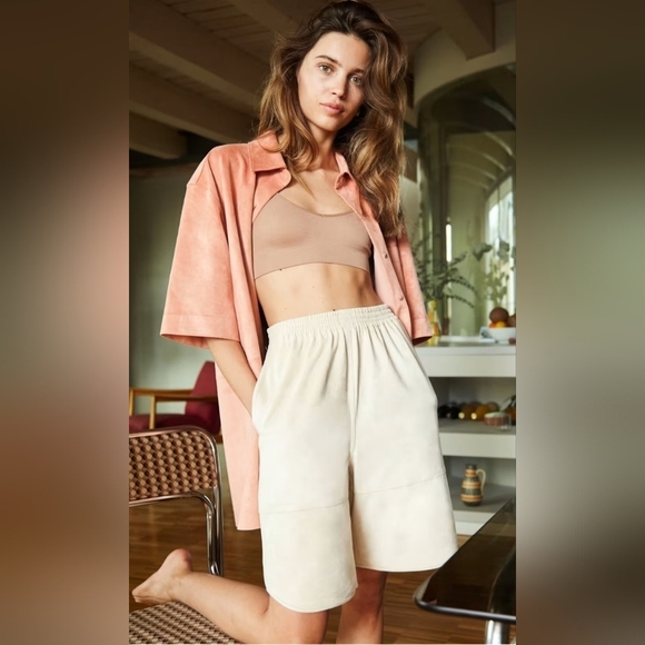 Aritzia Le Fou Wilfred Vegan Suede Funk Shorts Size 6 In Oyster - Picture 2 of 14